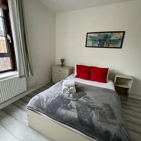 Old Street 1-Bedroom Entire Apartment Central London